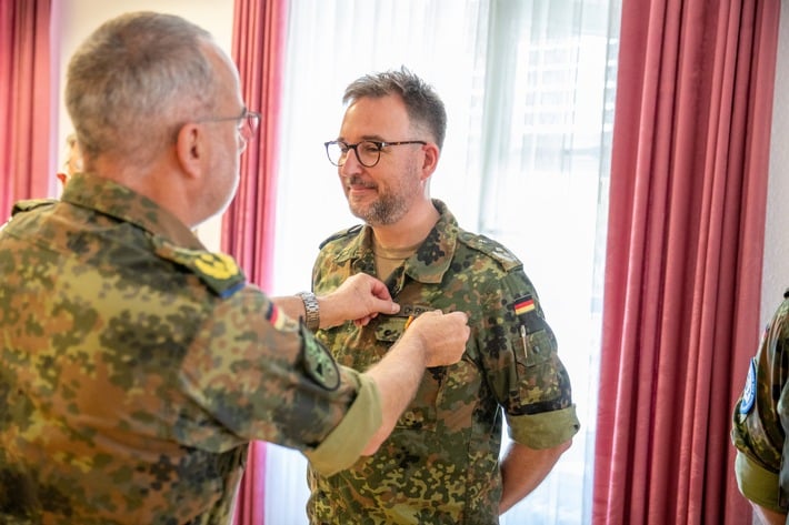 Auszeichnung für Fluthelfer des Sanitätsdienstes der Bundeswehr