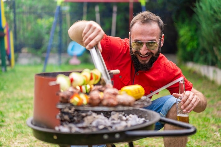 Fußball, Bier und Bratwurst zur EM 2024/ Grillfete aber sicher