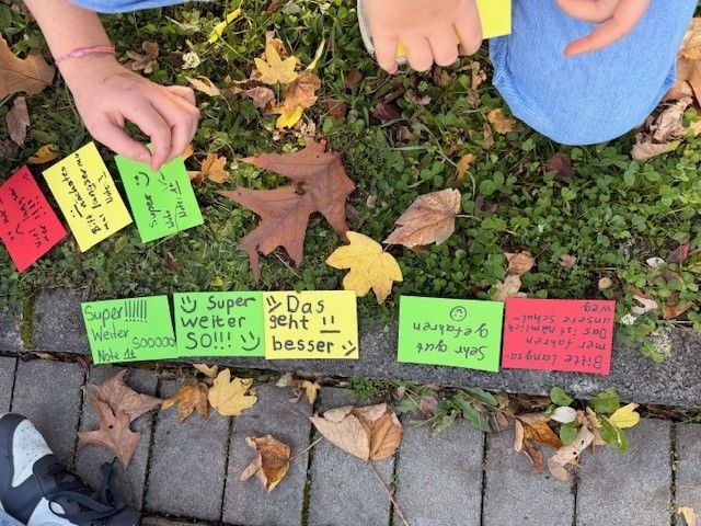 POL-OF: Verletzte Motorradfahrerin nach Fahrstreifenwechsel; Scheibe eingeworfen: Wer hat etwas gesehen?; Auffahrunfall mit Verletztem: Abschlepper im Einsatz; und mehr