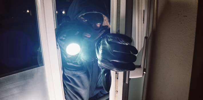 POL-OF: Dunkle Jahreszeit hat begonnen: Erhöhtes Einbruchrisiko – Polizei intensiviert Maßnahmen und gibt Tipps zum Schutz – Kurioser Einbruch in Maintal